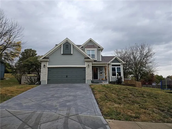 104 Jasmine Cir, Smithville, MO 64089