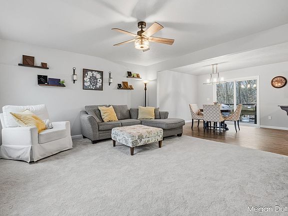 4th image of 10644 Woodbushe Dr SE