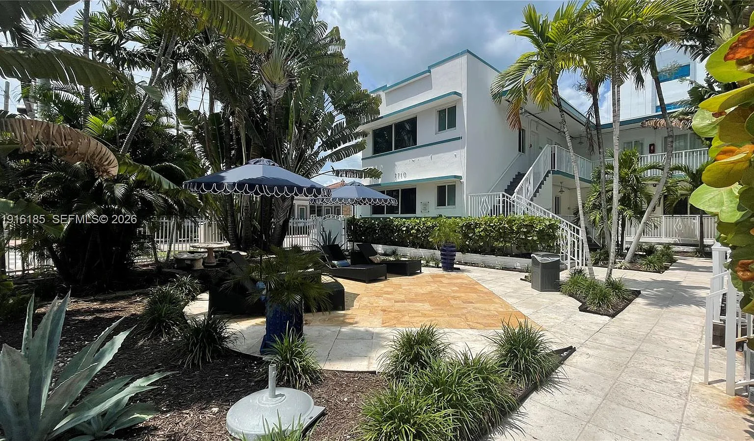 Beachside — Photo 1