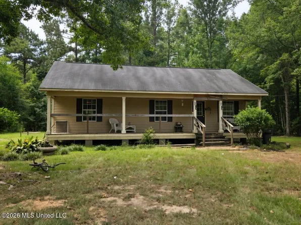 28 Hermantown Rd, Sumrall, MS 39482