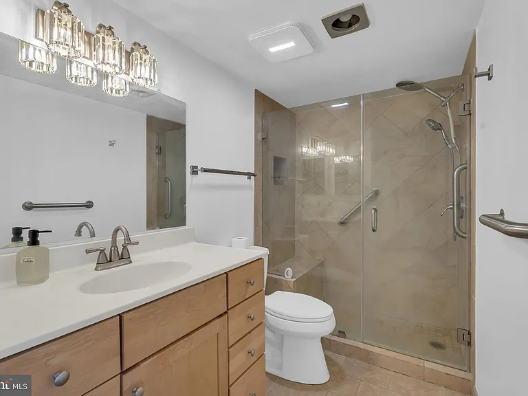 1800 Old Meadow Rd #1014 — Photo 23