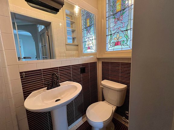 3rd image of 7 Kensington Ave APT 1