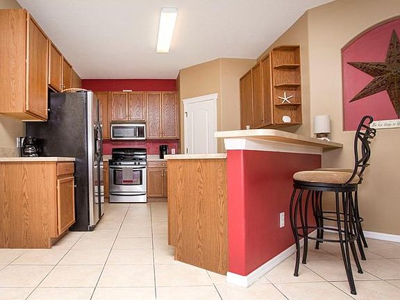3rd image of 6941 Surrey Oak Dr
