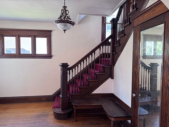 4th image of 1119 38th St