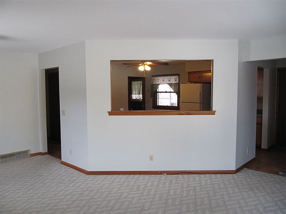 3rd image of 208 W Grant St