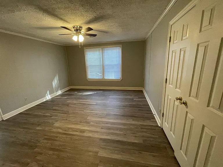 913 Clayton Ave #3 — Photo 5