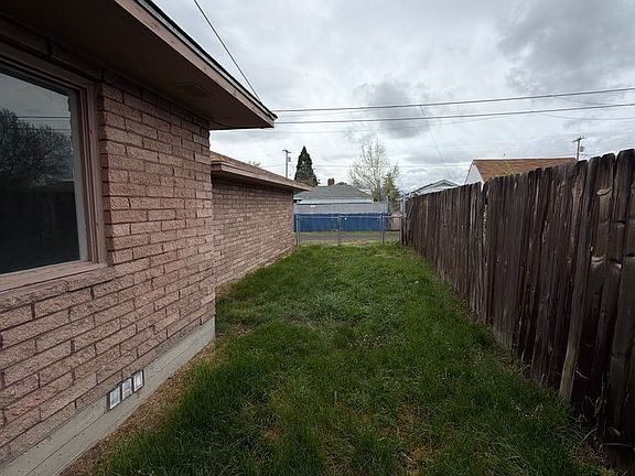 3rd image of 2502 Garden Ave