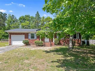 672 Azalea Dr, Spring Lake, NC 28390