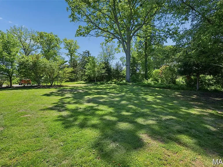 9743 Tesson Ferry Rd — Photo 15