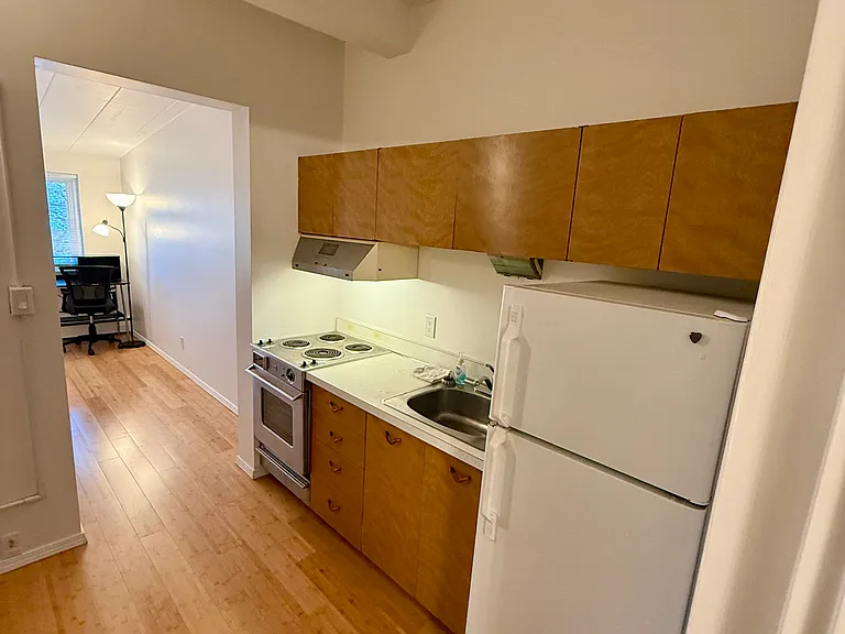 1 Maplewood Rd #202 — Photo 2