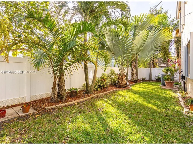 11938 NW 12th St — Photo 8