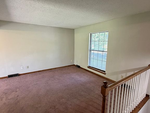 4th image of 308 SW Sandstone Dr