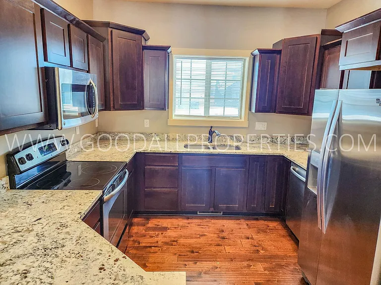 1106 NW Rockcrest Rd — Photo 3