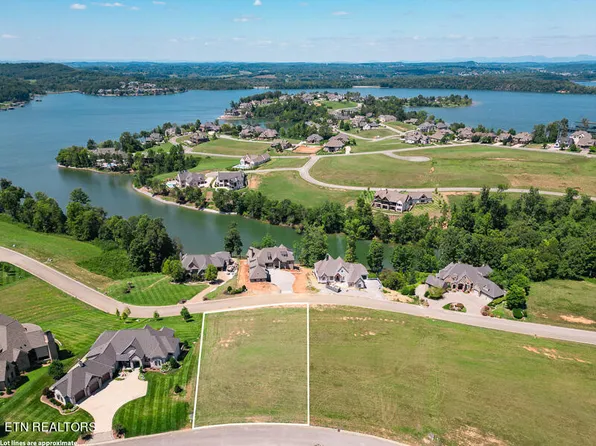 522 Commodore Dr, Lenoir City, TN 37772