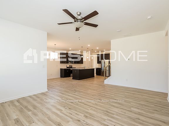 5th image of 257 Everett Sq
