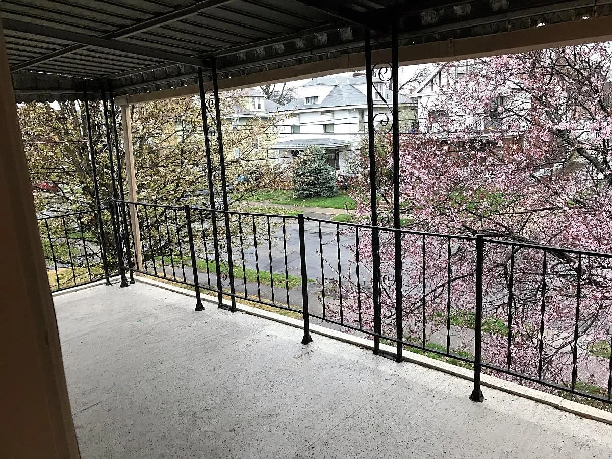 3 bed, 1100 sqft, $1,785 — Photo 3