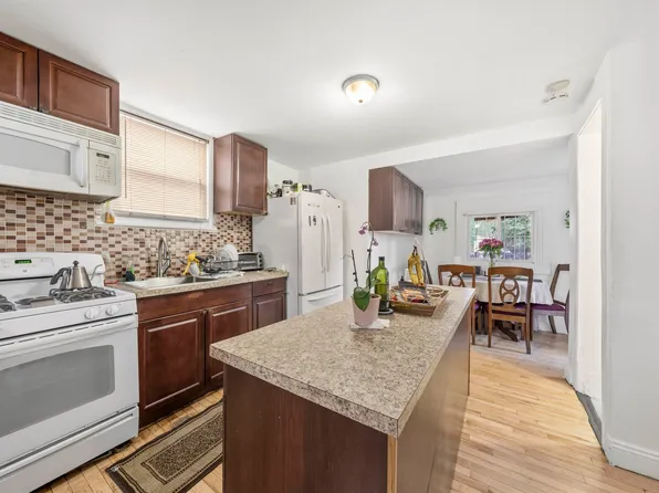 4616 Meadowview Avenue image 7 of 29