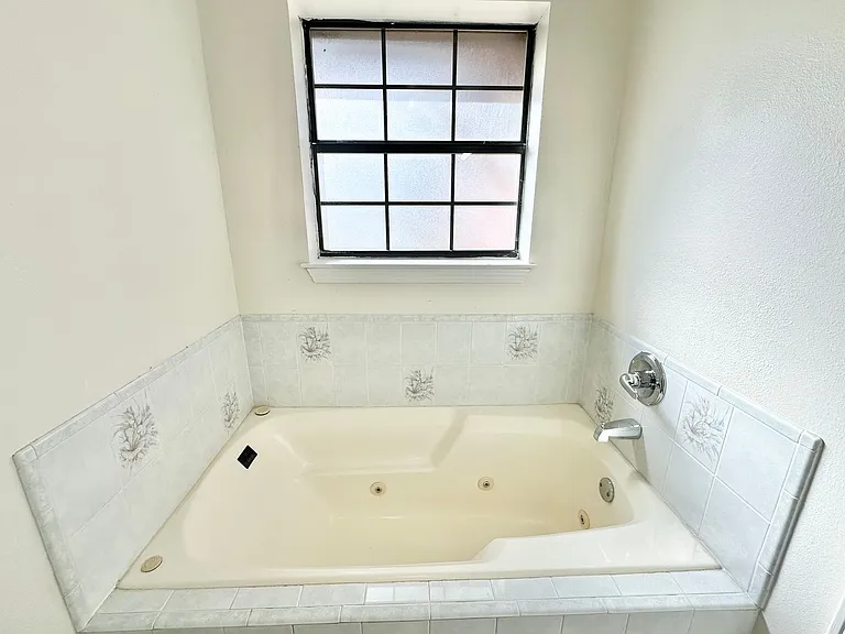 8869 Liberty Rd — Photo 15