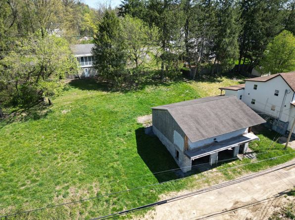 41 1/2 Freeland St, Fairmont, WV 26554