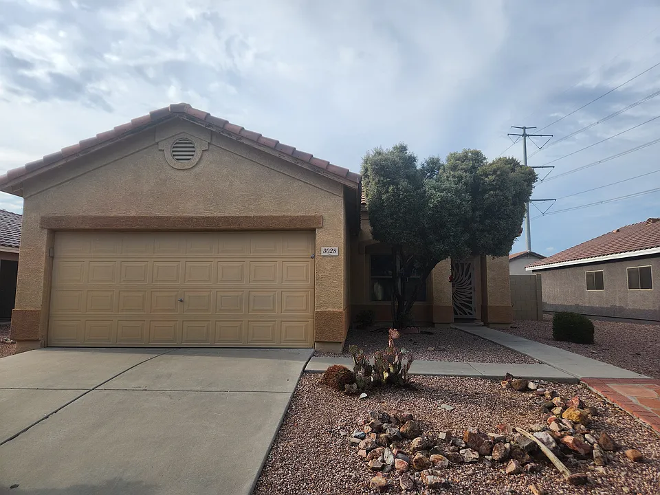 3028 W Desert Vista Trl