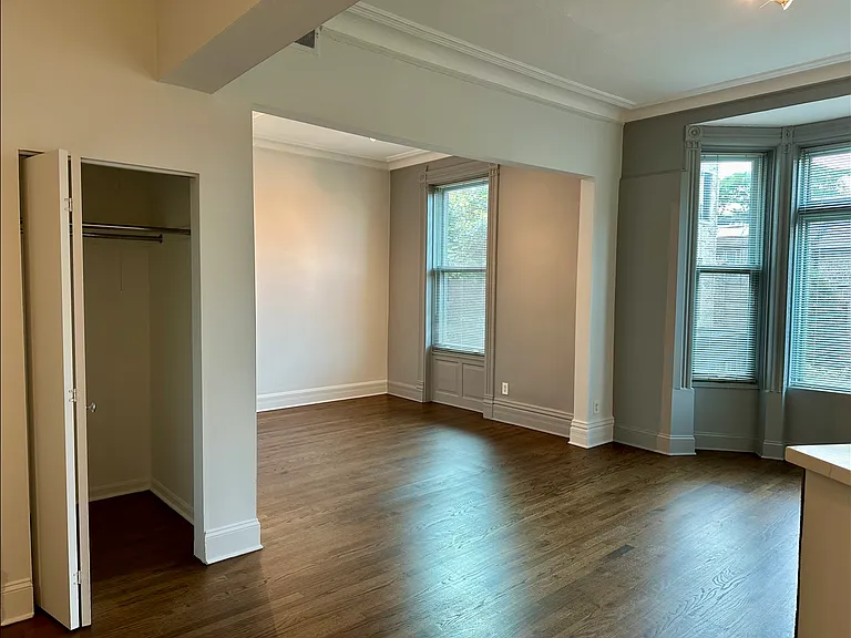 208 W Willow St #3 — Photo 3