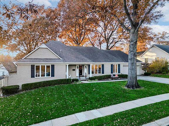 3rd image of 10221 Oakridge Cir
