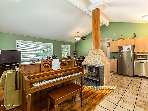 3rd image of 71 Longfellow Dr