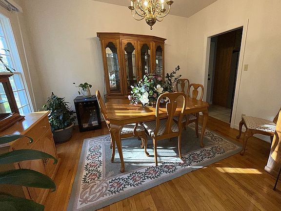 5th image of 210 Crescent Dr
