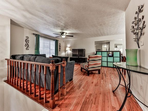 2nd image of 135 Worthington Hills Trce
