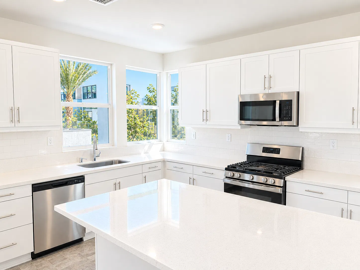 4 bed, 3.5 bath, 1981 sqft, $5,200 — Photo 3