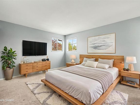 4th image of 966 E 8th Avenue