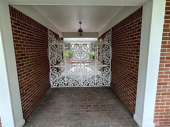 3rd image of 808 College Park Dr