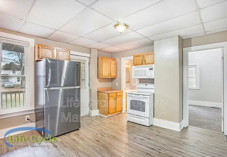 940 McReynolds Ave NW #1 — Photo 4