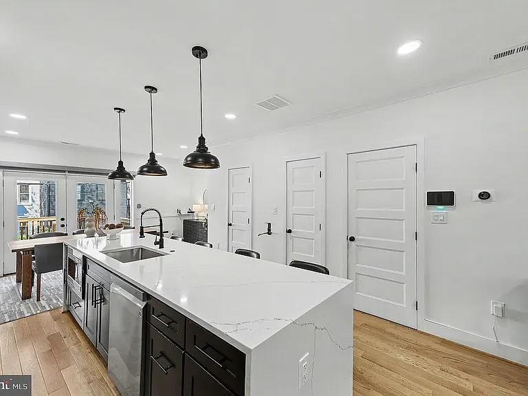 1427 Parkwood Pl NW — Photo 6