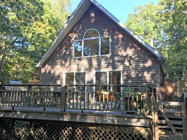 https://photos.zillowstatic.com/fp/e2b530d0941b61b9ff9c243f0577e163-p_e.webp