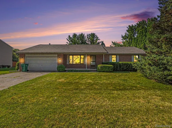 415 Bennington Ct, Saline, MI 48176