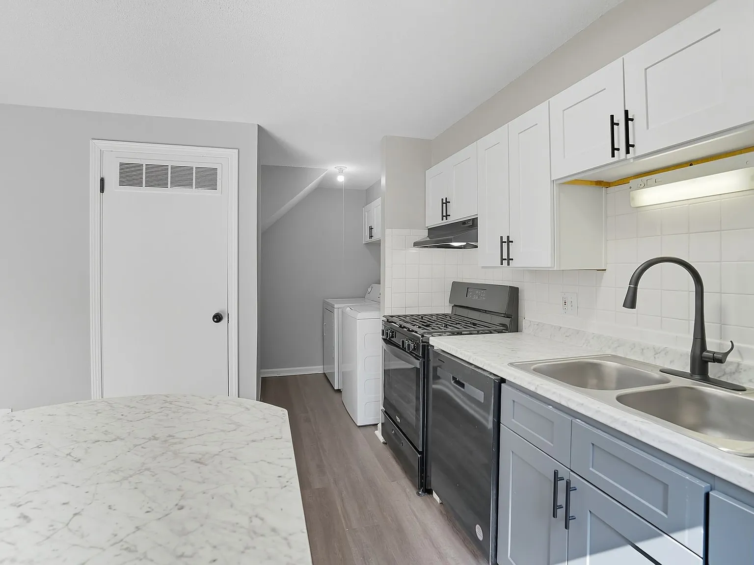 Coventry Court Townhomes — Photo 4