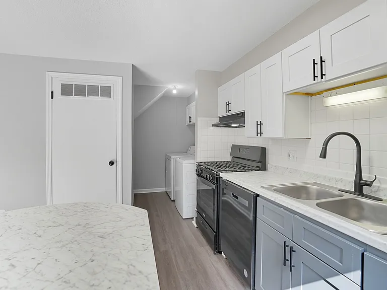 Coventry Court Townhomes — Photo 4