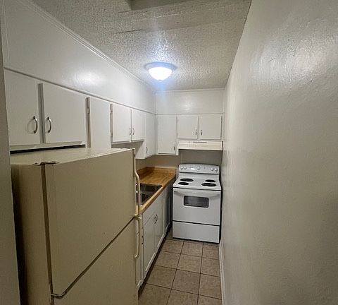 5th image of 3102 Azalea Dr #B