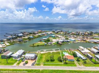 525-527 Copano Cove Rd, Rockport, TX 78382