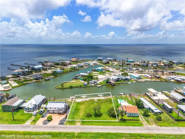 525-527 Copano Cove Rd, Rockport, TX 78382
