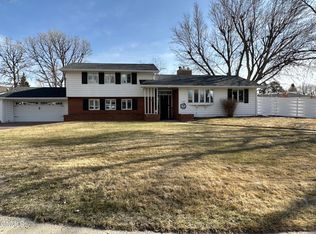 1202 Hillcourt, Williston, ND 58801