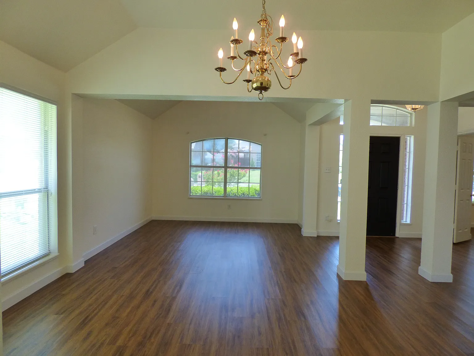 4 bed, 2058 sqft, $2,900 — Photo 4