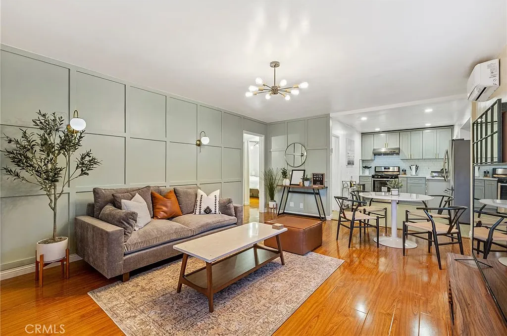 2 bed, 748 sqft, $2,700 — Photo 1