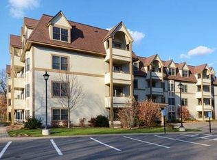 12 Russell Rd UNIT 404, Wellesley, MA 02482