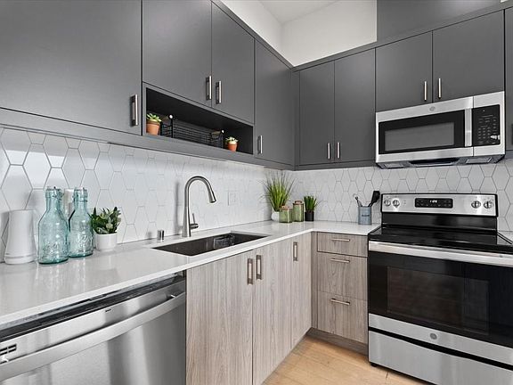 3rd image of 3104 SW Avalon Way
