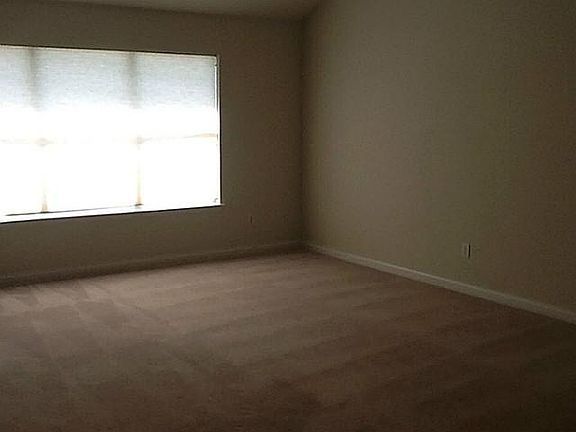 5th image of 602 Bishop Dr
