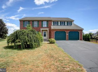 533 Hilltop Cir, Greencastle, PA 17225