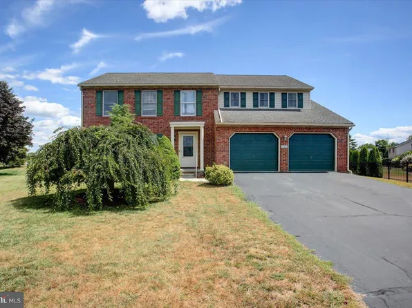 533 Hilltop Cir, Greencastle, PA 17225