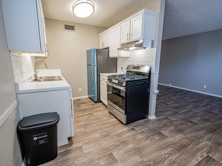 Sunrise Pointe — Photo 17